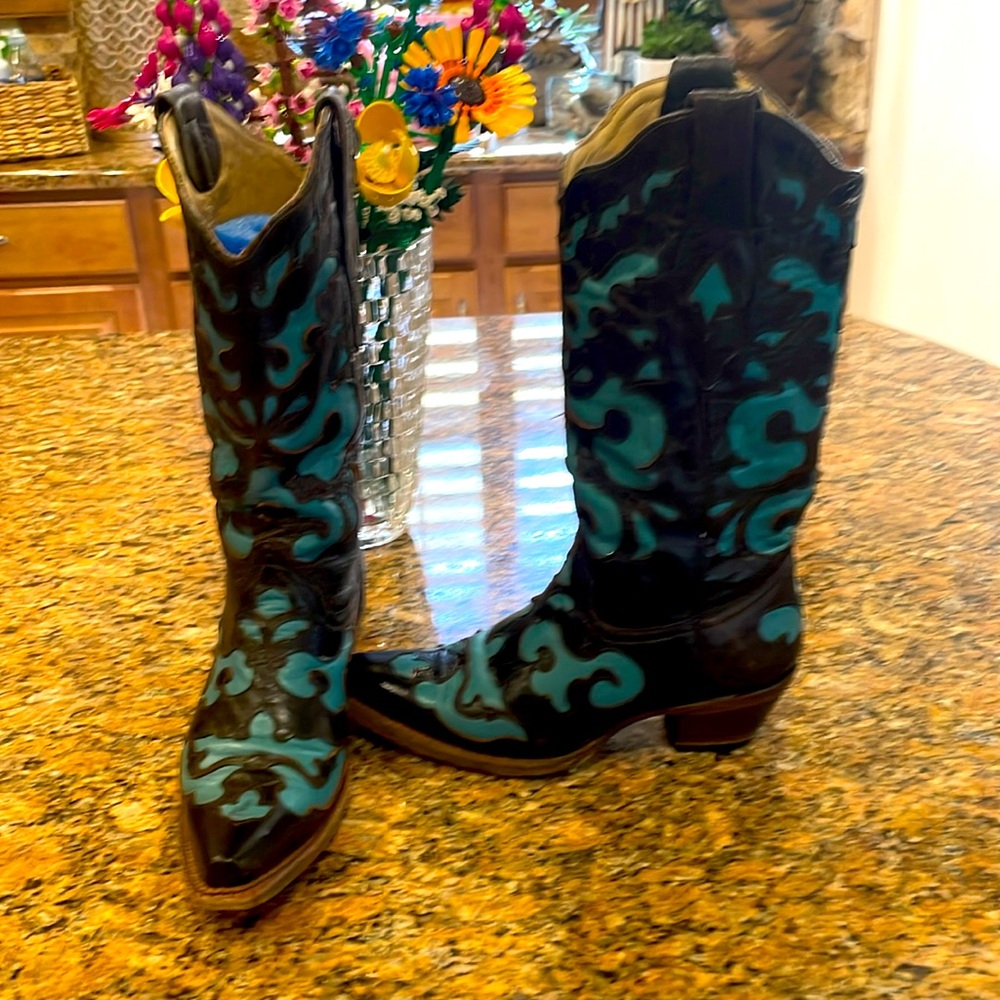 Corral black boots with turquoise accent